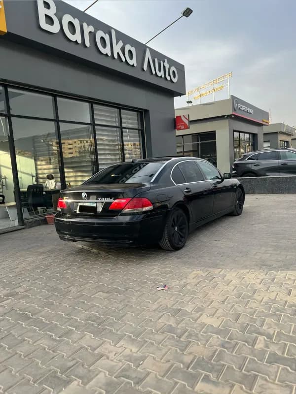 بي ام دبليو 740i 2007 بيور اكسلنس أسود أوتوماتيك — مستعملة
