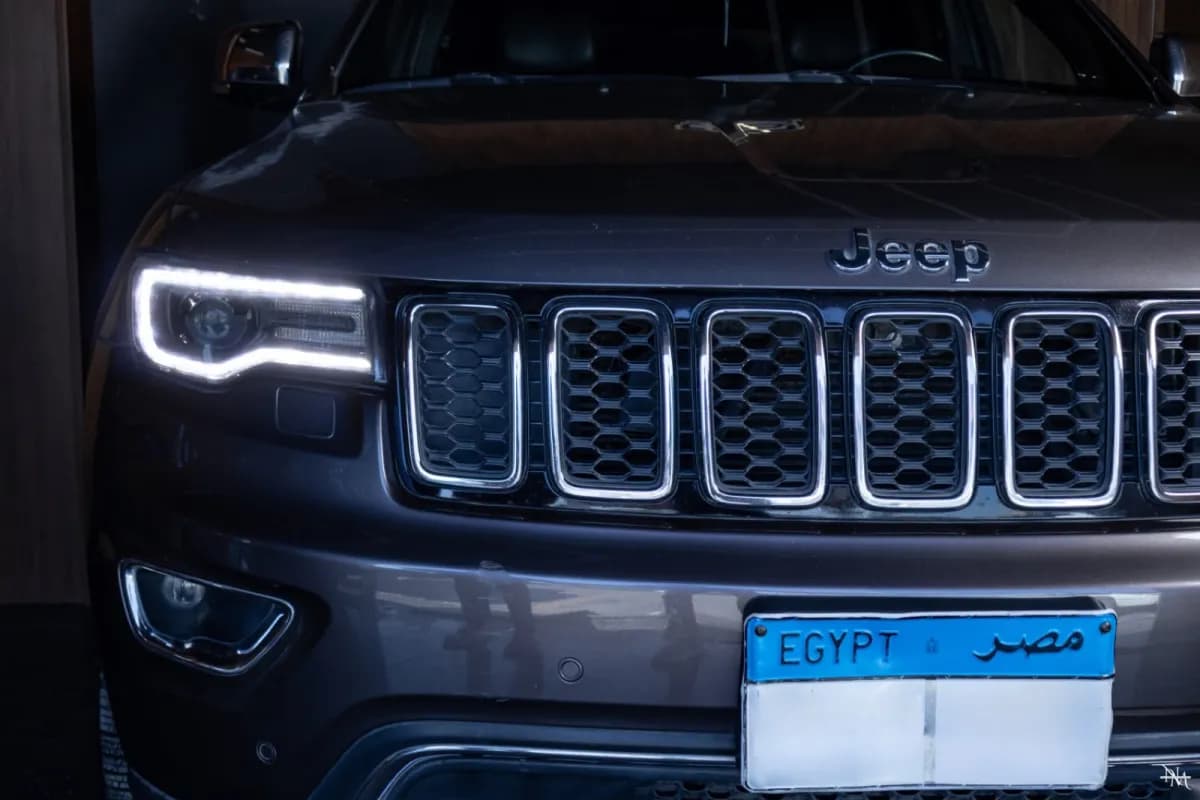 جيب جراند شيروكي 2020 ليمتد رمادي أوتوماتيك — مستعملة
