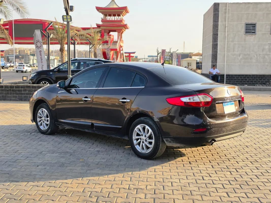 رينو فلوينس 2015 بي اي رمادي أوتوماتيك — مستعملة