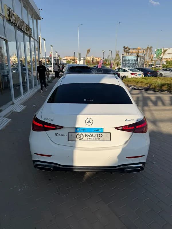 مرسيدس بنز C200 2022 ايه ام جي أبيض أوتوماتيك — مستعملة
