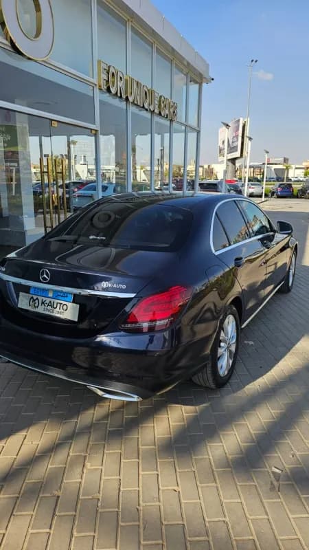مرسيدس بنز C180 2019 اكسكلوسف أسود أوتوماتيك — مستعملة
