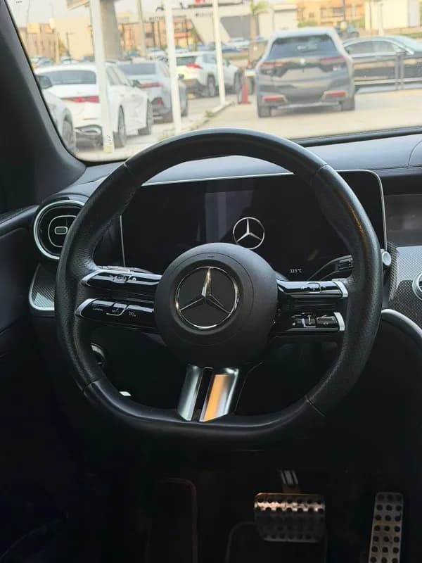 مرسيدس بنز GLC 300 2024 ايه ام جي أسود أوتوماتيك — مستعملة