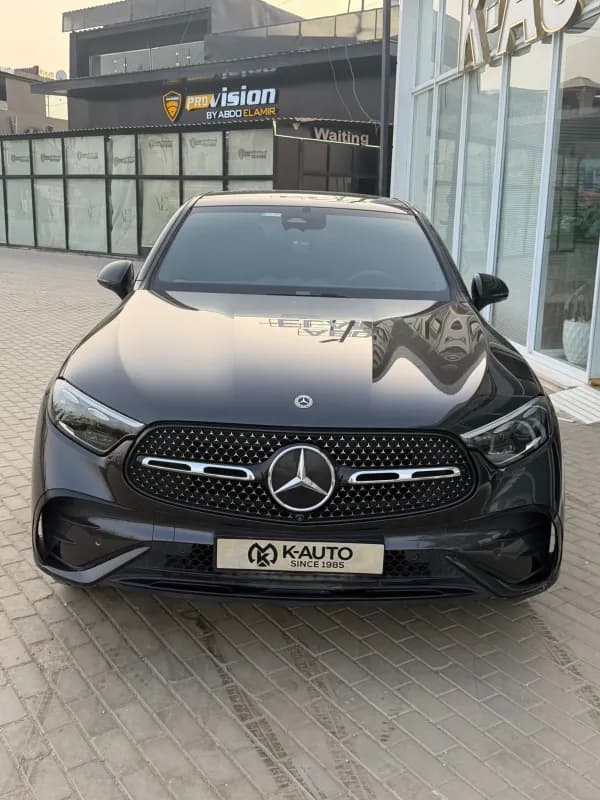 مرسيدس بنز GLC 300 2024 ايه ام جي أسود أوتوماتيك — مستعملة