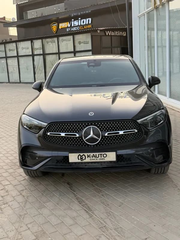 مرسيدس بنز GLC 300 2024 ايه ام جي أسود أوتوماتيك — مستعملة