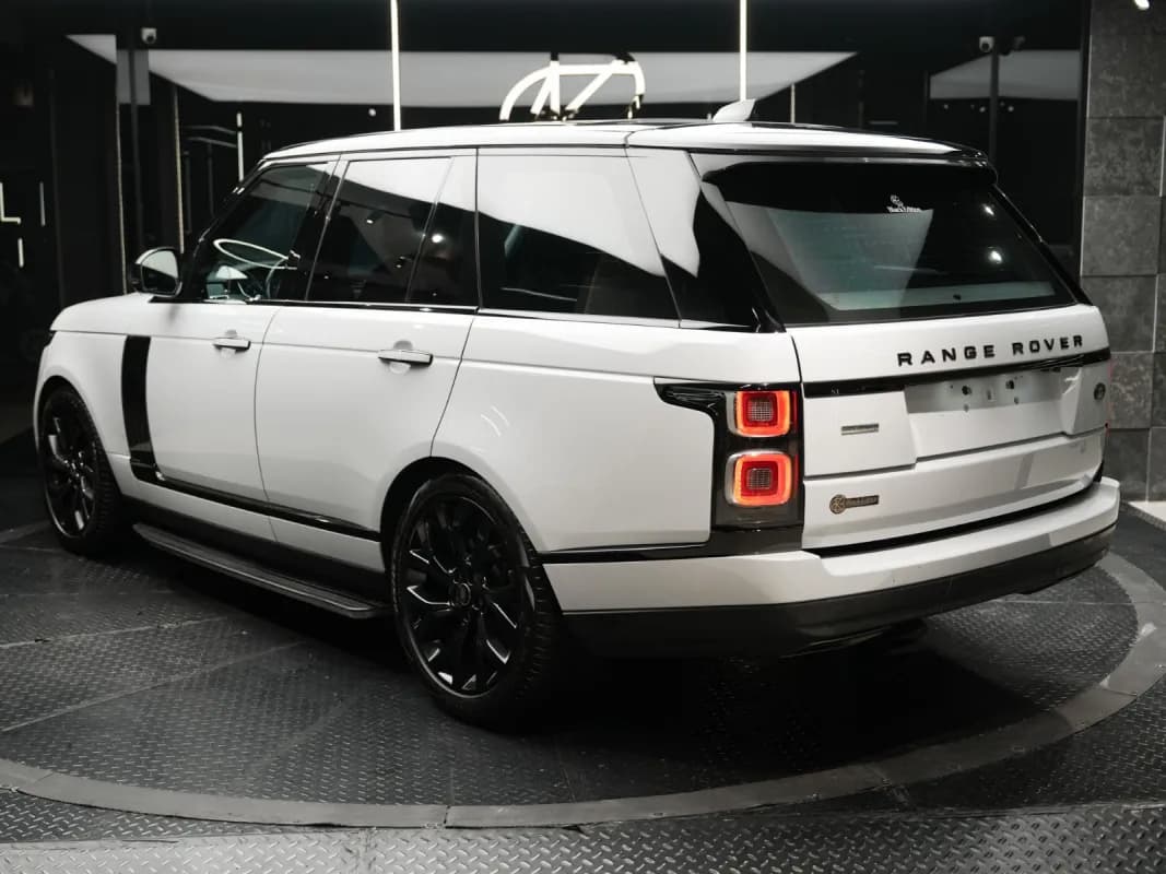 Range Rover VOGUE 2019 p-525 White Automatic — Used
