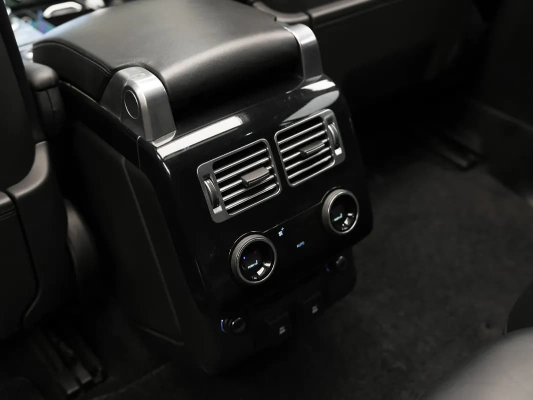 Range Rover VOGUE 2019 p-525 White Automatic — Used