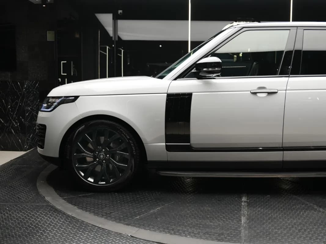 Range Rover VOGUE 2019 p-525 White Automatic — Used