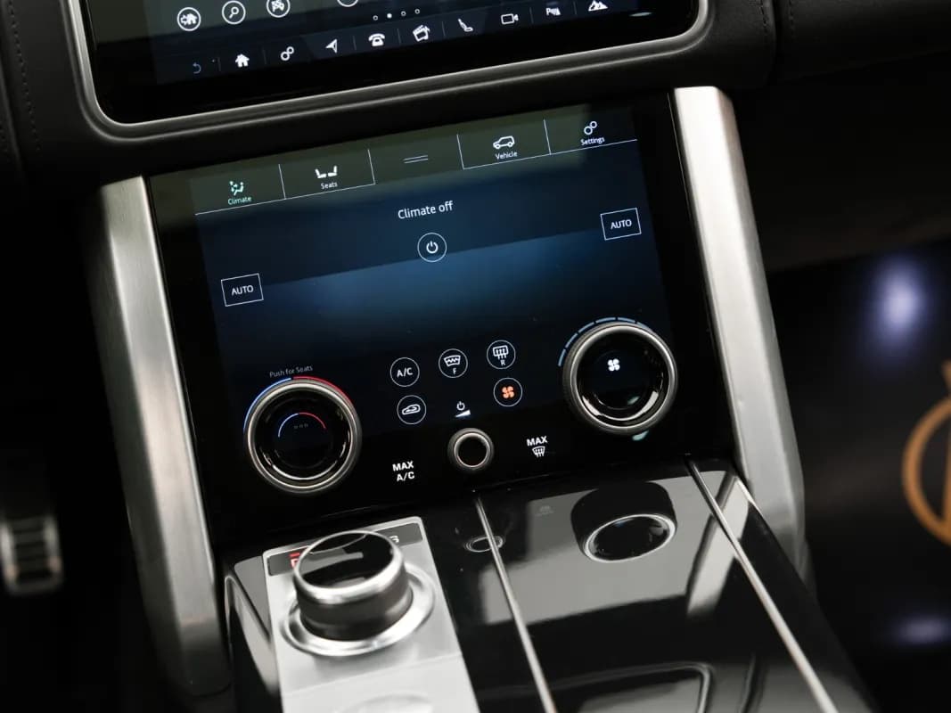 Range Rover VOGUE 2019 p-525 White Automatic — Used
