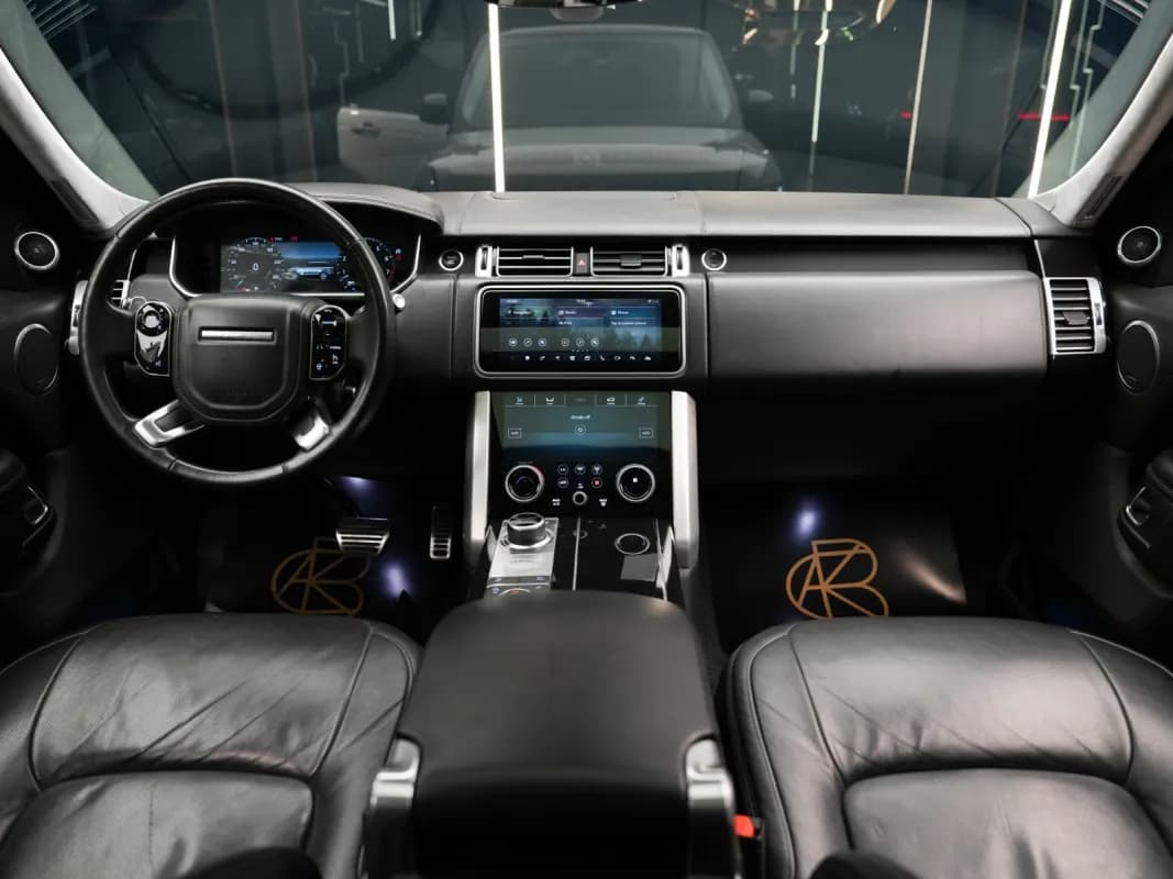 Range Rover VOGUE 2019 p-525 White Automatic — Used