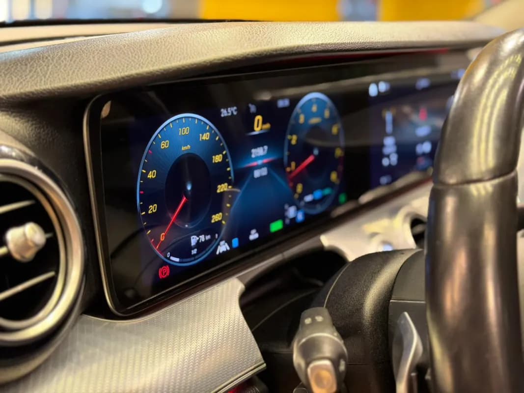 مرسيدس بنز E300 2021 اكسيكلوزيف برونزي أوتوماتيك — مستعملة