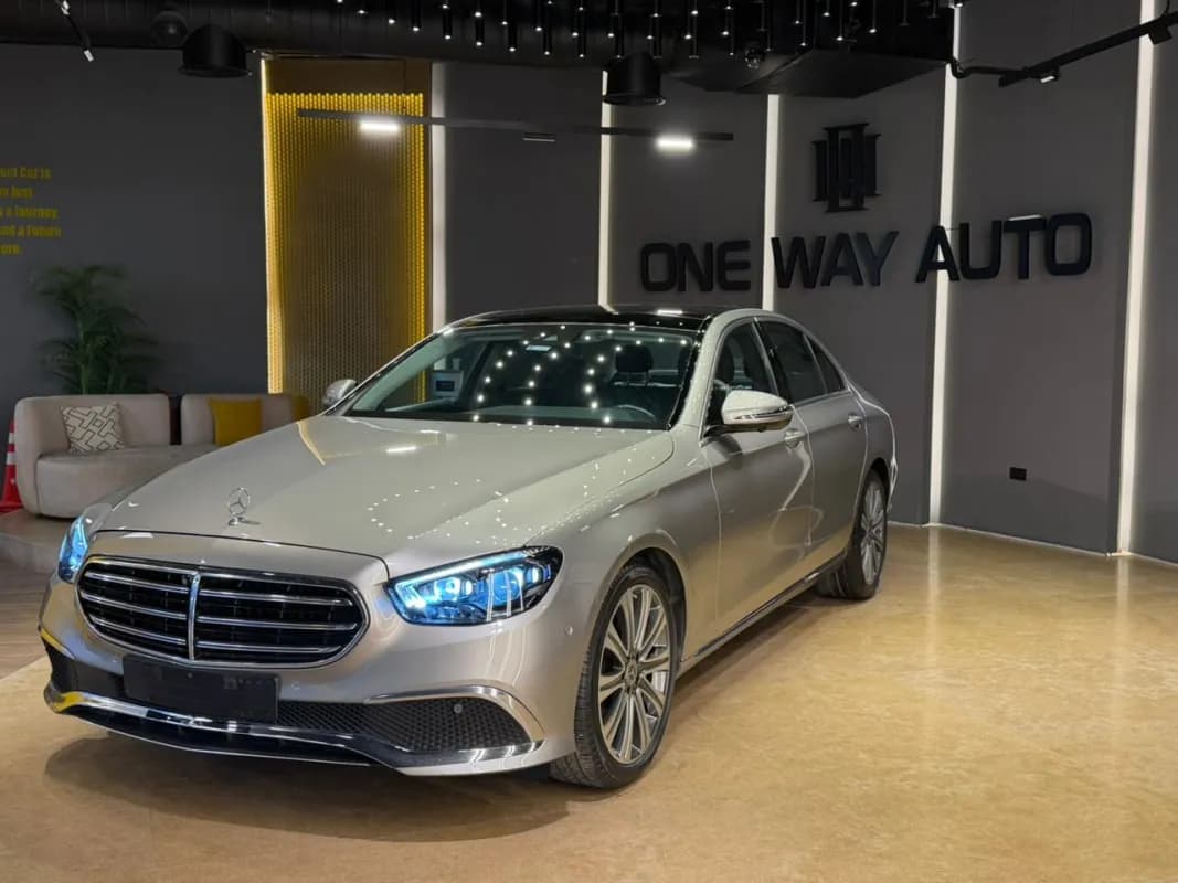 مرسيدس بنز E300 2021 اكسيكلوزيف برونزي أوتوماتيك — مستعملة