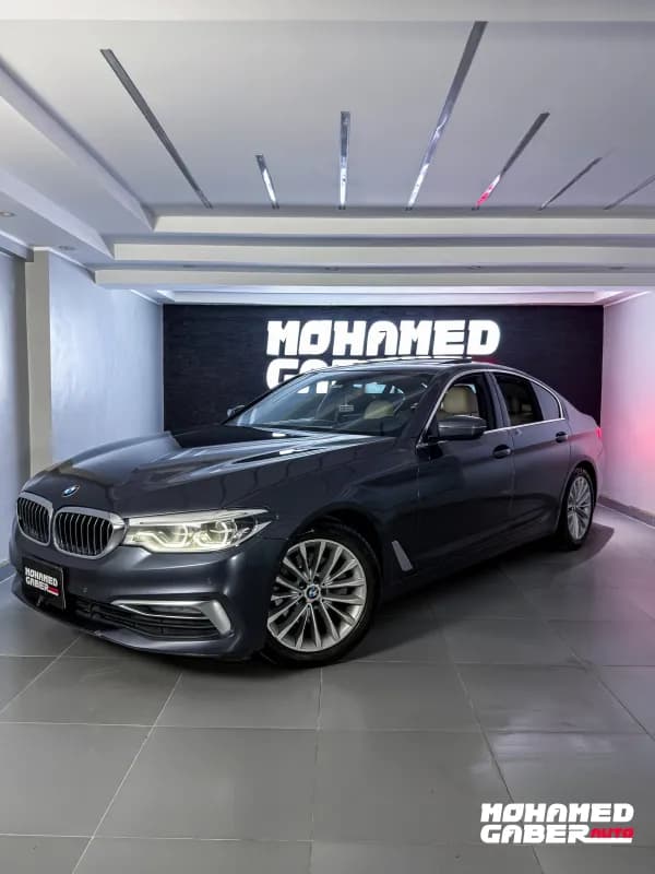 بي ام دبليو 520i 2019 لاكشري رمادي أوتوماتيك — مستعملة