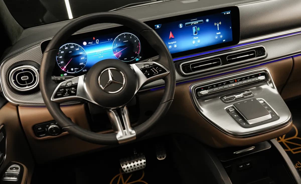 Mercedes-Benz V300 2025 amg Black Dual Clutch — Used