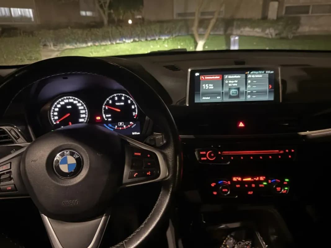 بي ام دبليو X1 2018 اكس درايف أزرق غامق أوتوماتيك — مستعملة