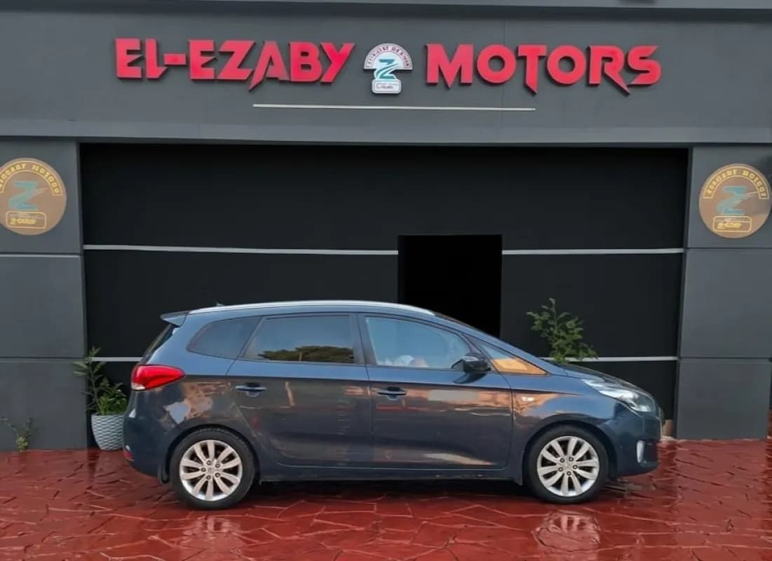 Kia Carens 2015 Prestige Petroleum Automatic — Used
