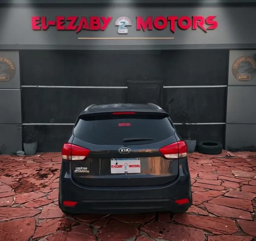 Kia Carens 2015 Prestige Petroleum Automatic — Used