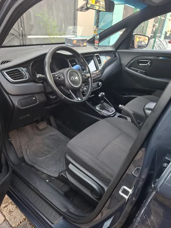 Kia Carens 2015 Prestige Petroleum Automatic — Used