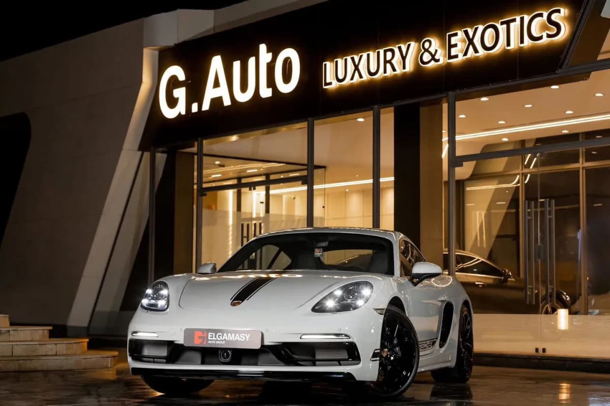 بورش 718 كايمان 2023 باز أبيض أوتوماتيك — مستعملة
