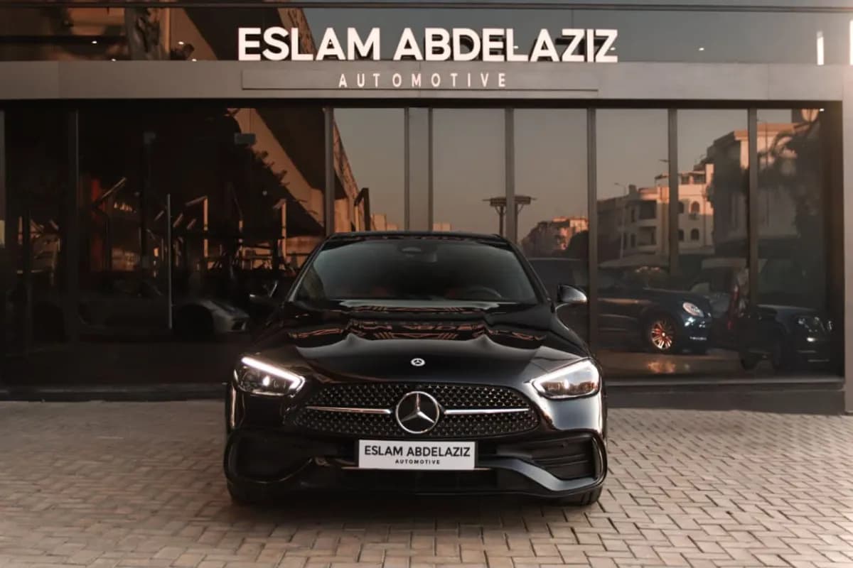 مرسيدس بنز C200 2026 ايه ام جي أسود أوتوماتيك — جديدة