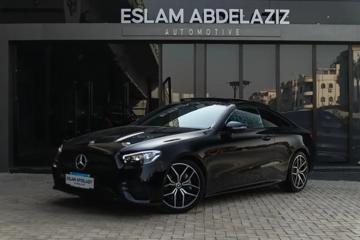 مرسيدس بنز E300 2022 فولي لوديد أسود أوتوماتيك — مستعملة