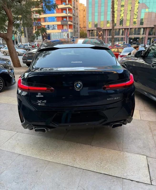 بي ام دبليو X4 2025 ام سبورت أزرق غامق أوتوماتيك — مستعملة