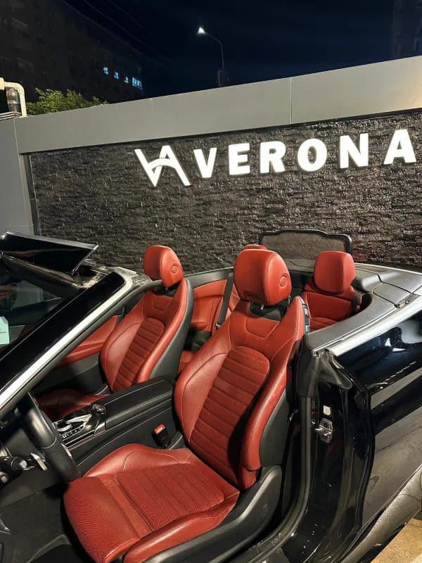 مرسيدس بنز C300 2020 اي ام جي أزرق غامق أوتوماتيك — مستعملة