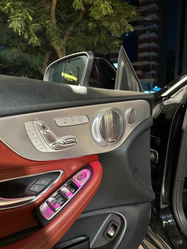 مرسيدس بنز C300 2020 اي ام جي أزرق غامق أوتوماتيك — مستعملة