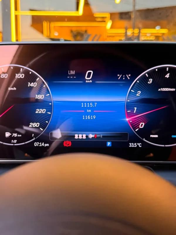 مرسيدس بنز جي ال سي 200 2024 ايه ام جي بيريميوم بلس أبيض أوتوماتيك — مستعملة