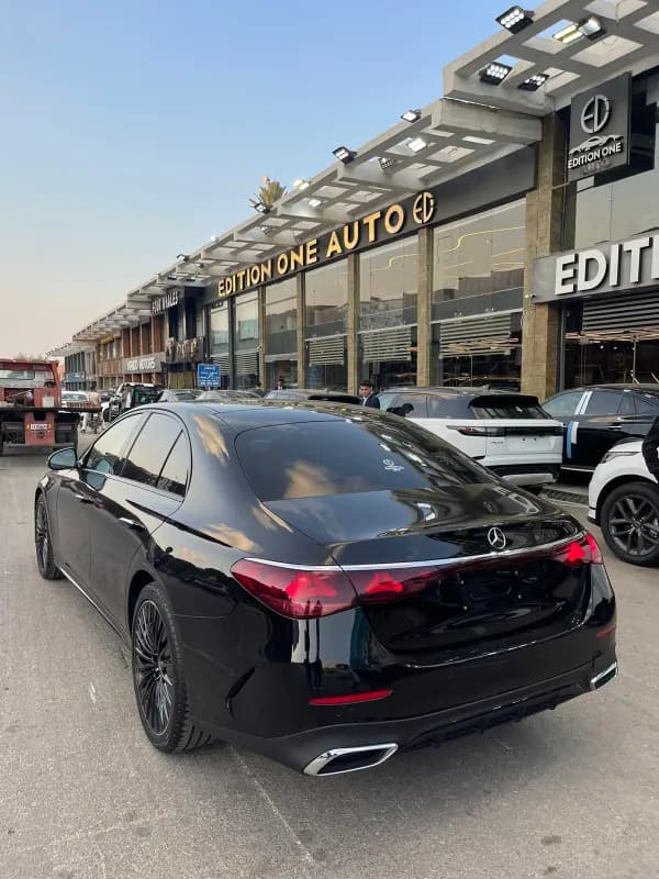 مرسيدس بنز E200 2026 بريميوم بلس أسود أوتوماتيك — جديدة