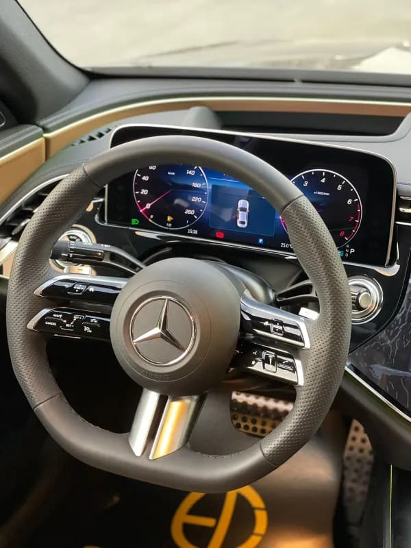 مرسيدس بنز E200 2026 بريميوم بلس أسود أوتوماتيك — جديدة