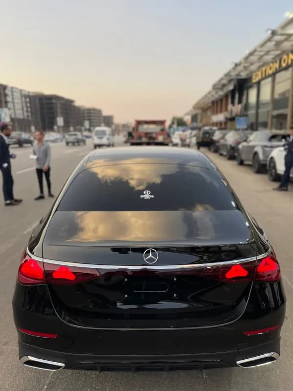 مرسيدس بنز E200 2026 بريميوم بلس أسود أوتوماتيك — جديدة