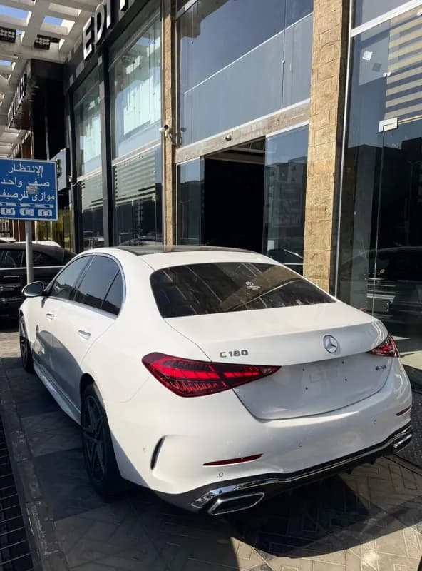 مرسيدس بنز C180 2025 ايه ام جي أبيض أوتوماتيك — جديدة