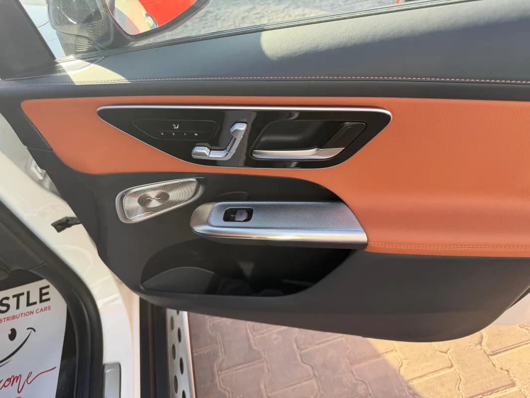 مرسيدس بنز GLC 300 2024 ايه ام جي أبيض أوتوماتيك — جديدة