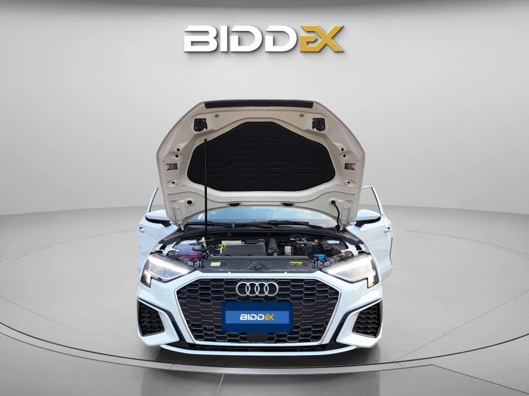 Audi A3 2024 اس لاين أبيض أوتوماتيك — جديدة
