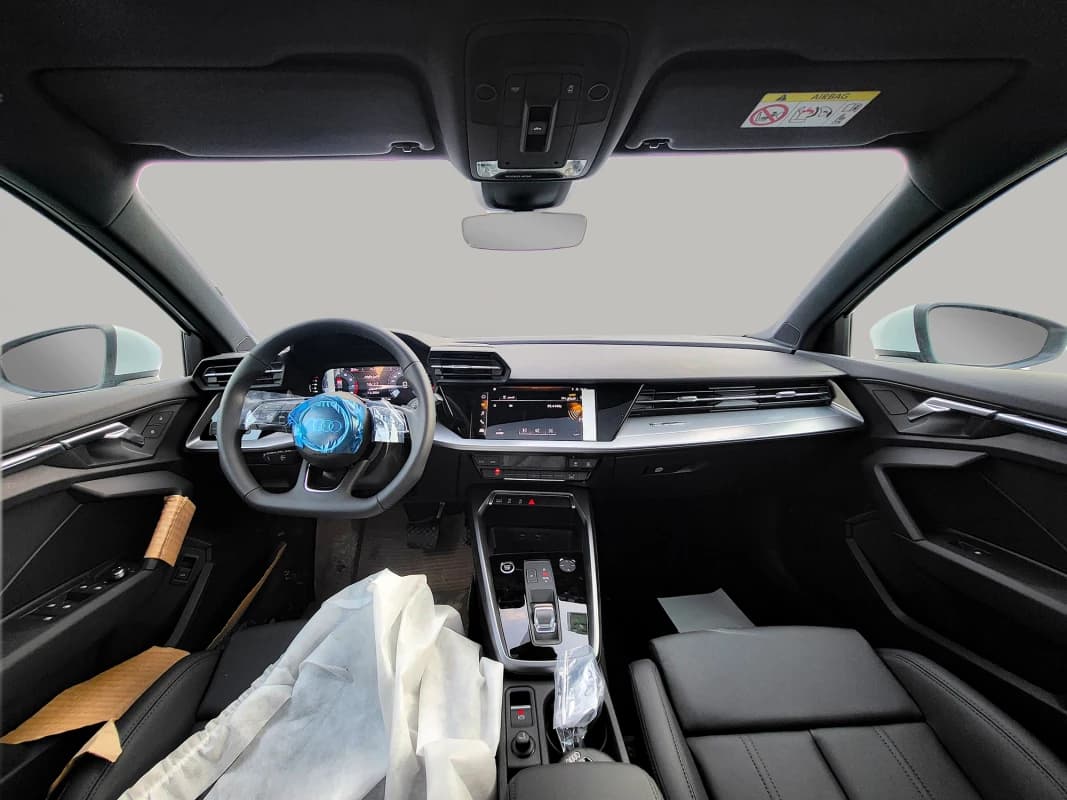 Audi A3 2024 اس لاين أبيض أوتوماتيك — جديدة