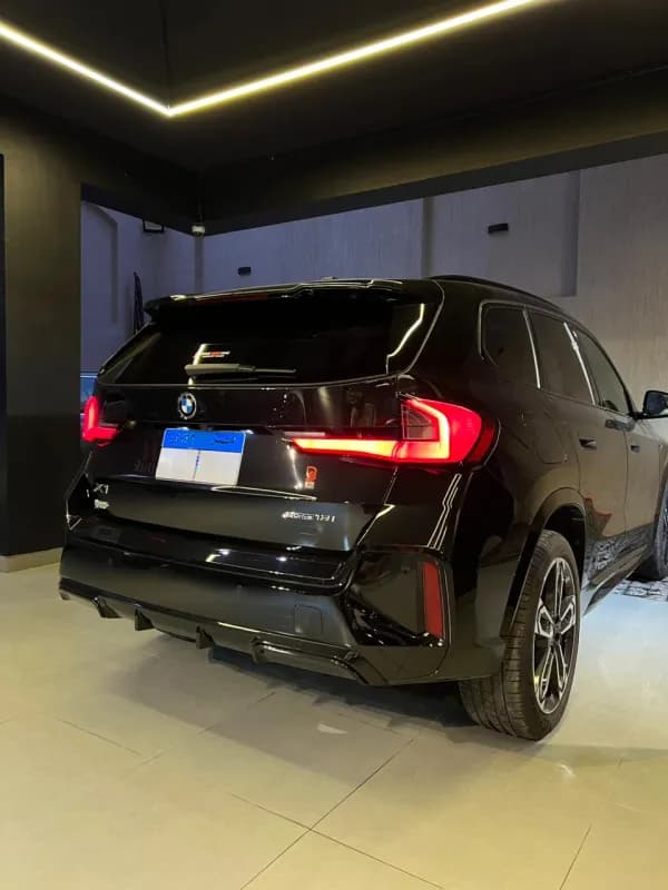 بي ام دبليو X1 2026 ام سبورت باكيدج أسود أوتوماتيك — مستعملة