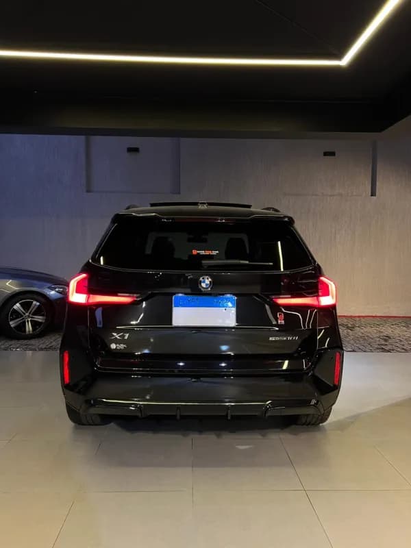 بي ام دبليو X1 2026 ام سبورت باكيدج أسود أوتوماتيك — مستعملة