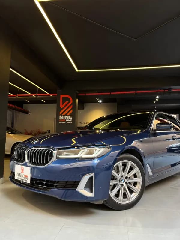 بي ام دبليو 530i 2023 لاكشري أزرق الداكن أوتوماتيك — مستعملة