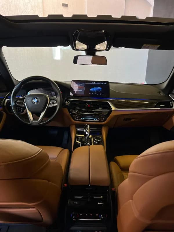 بي ام دبليو 530i 2023 لاكشري أزرق الداكن أوتوماتيك — مستعملة