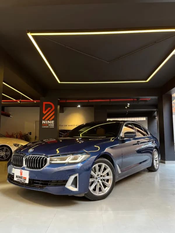 بي ام دبليو 530i 2023 لاكشري أزرق الداكن أوتوماتيك — مستعملة