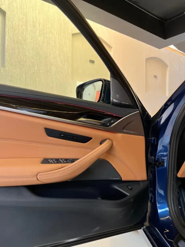 بي ام دبليو 530i 2023 لاكشري أزرق الداكن أوتوماتيك — مستعملة