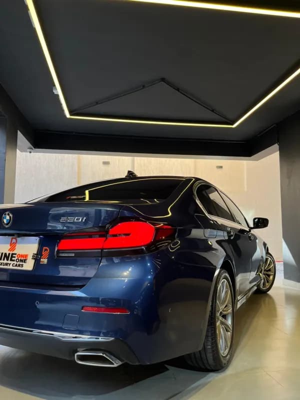 بي ام دبليو 530i 2023 لاكشري أزرق الداكن أوتوماتيك — مستعملة