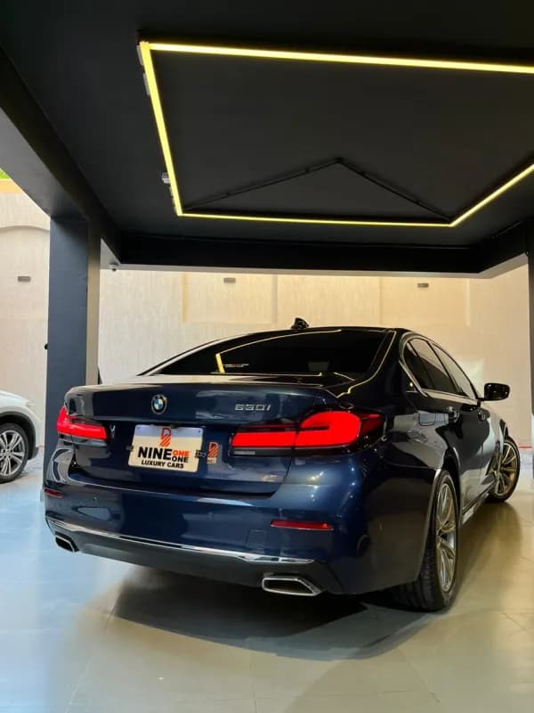 بي ام دبليو 530i 2023 لاكشري أزرق الداكن أوتوماتيك — مستعملة