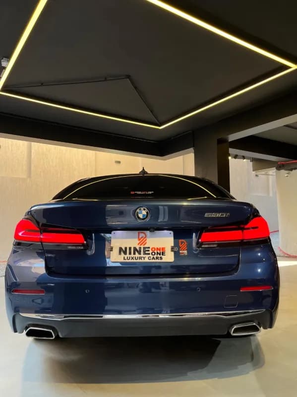 بي ام دبليو 530i 2023 لاكشري أزرق الداكن أوتوماتيك — مستعملة