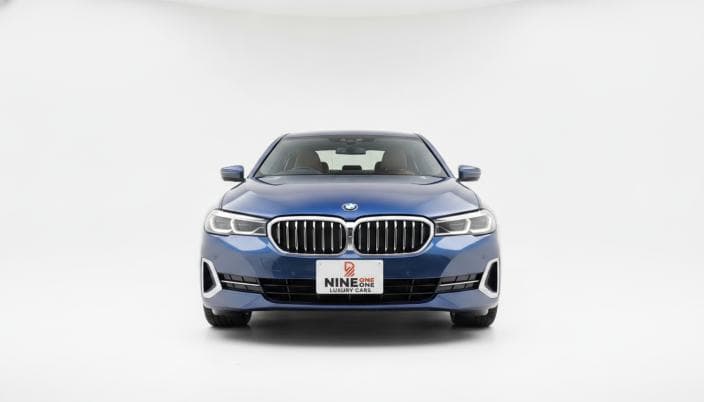 بي ام دبليو 530i 2023 لاكشري أزرق الداكن أوتوماتيك — مستعملة - 1