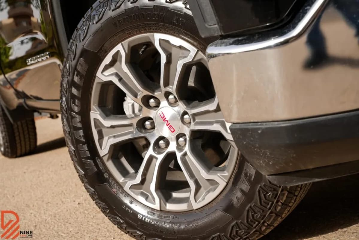 GMC Sierra 2025 SLE Black Automatic — New