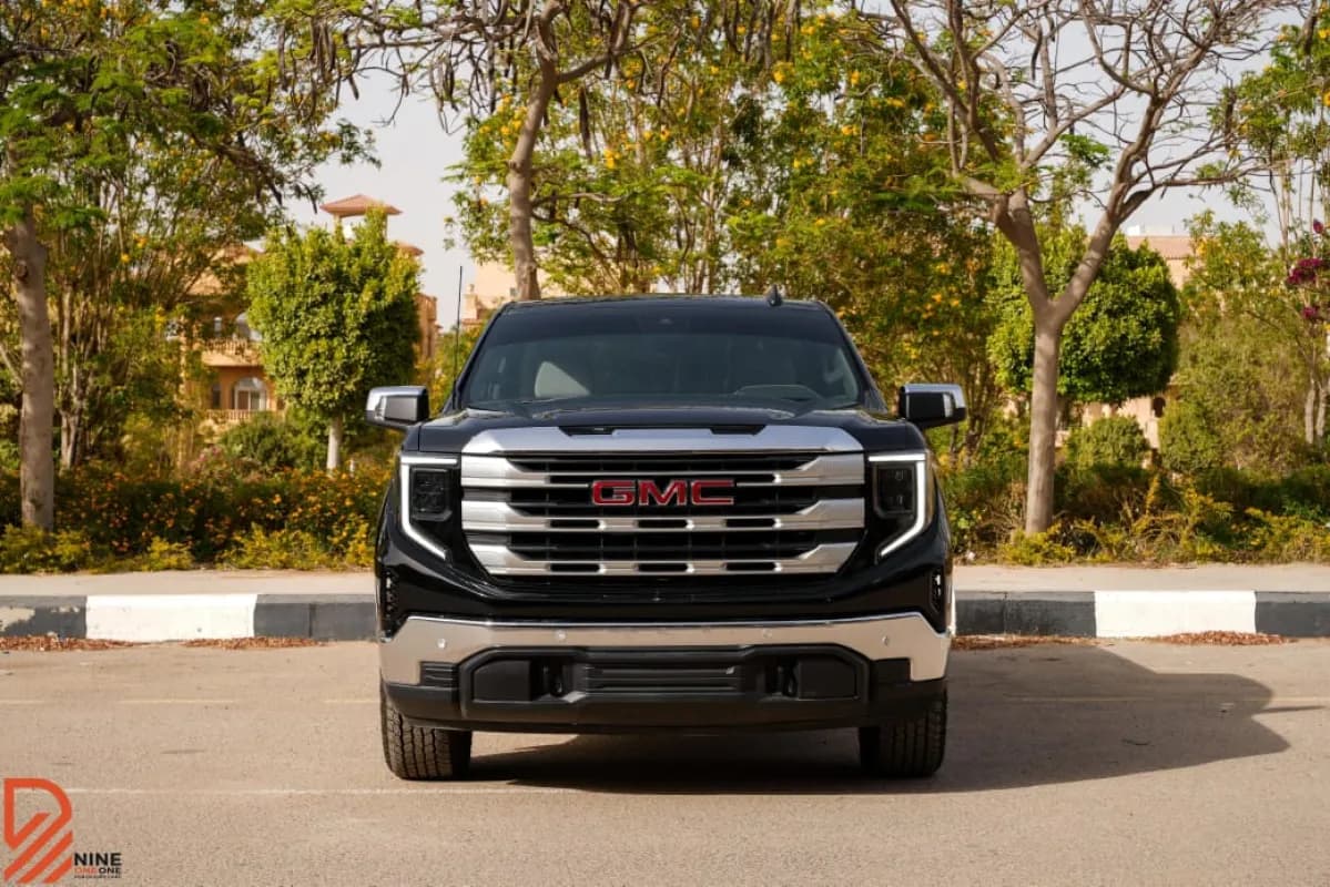 GMC Sierra 2025 SLE Black Automatic — New