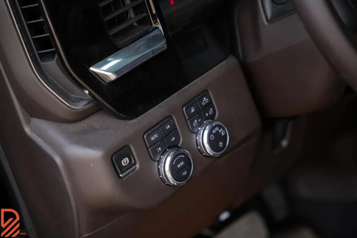 GMC Sierra 2025 SLE Black Automatic — New