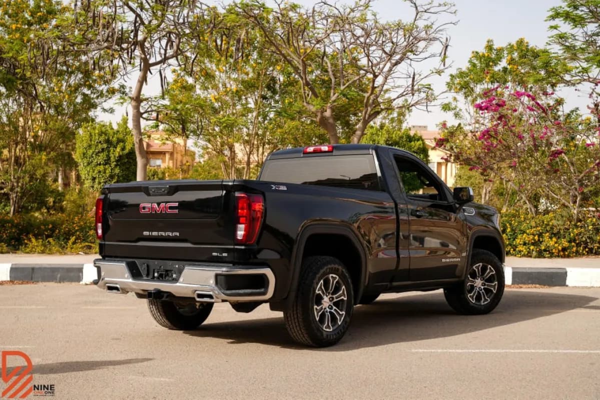 GMC Sierra 2025 SLE Black Automatic — New