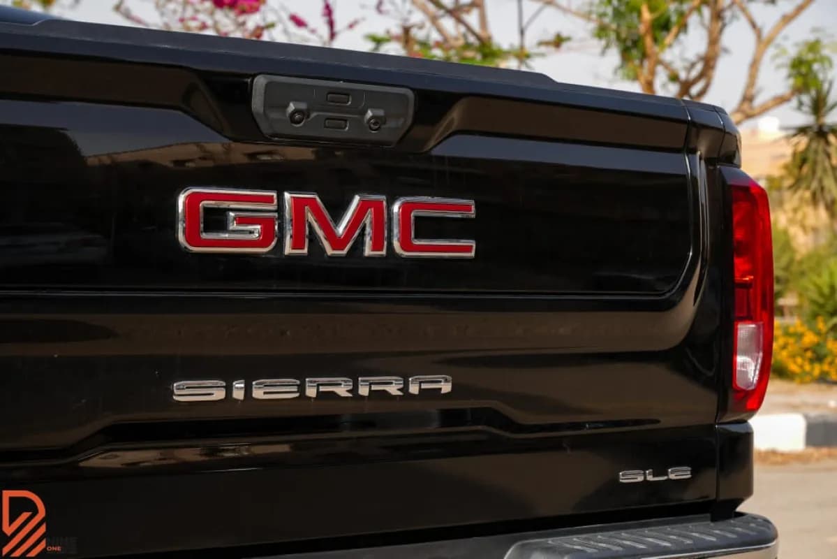 GMC Sierra 2025 SLE Black Automatic — New